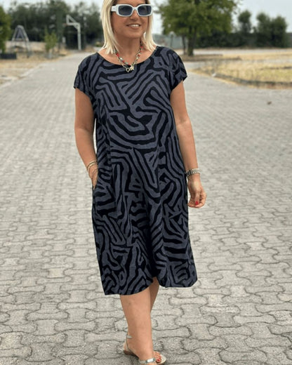 Nelly – Chic - Round Neck Dress with Artistic Print