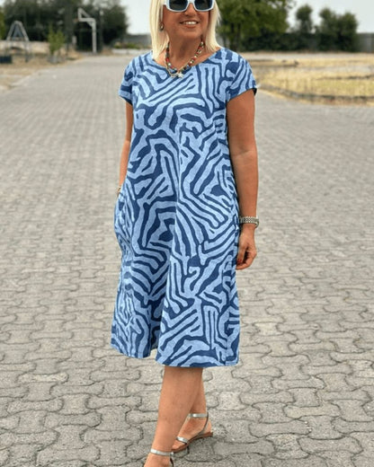 Nelly – Chic - Round Neck Dress with Artistic Print