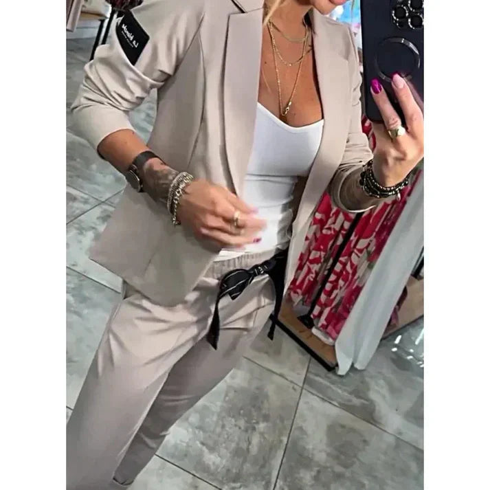 Celine | Trendy set with soft blazer & comfy joggers