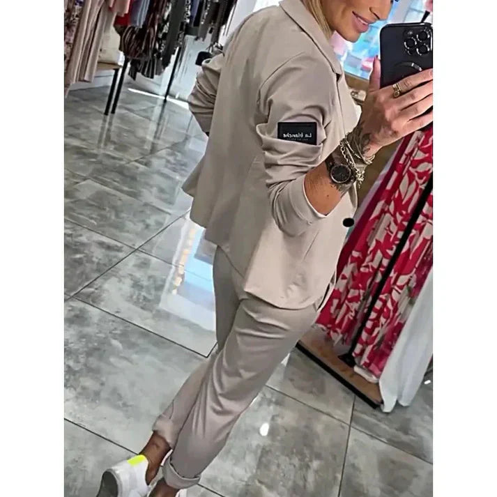Celine | Trendy set with soft blazer & comfy joggers