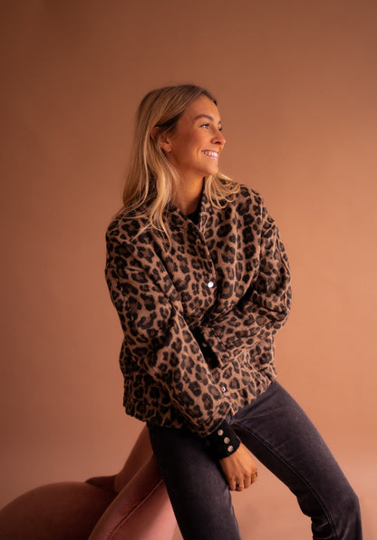 Demi | Trendig Jacka med Stilren Look