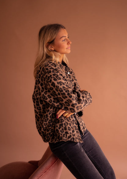 Demi | Trendig Jacka med Stilren Look